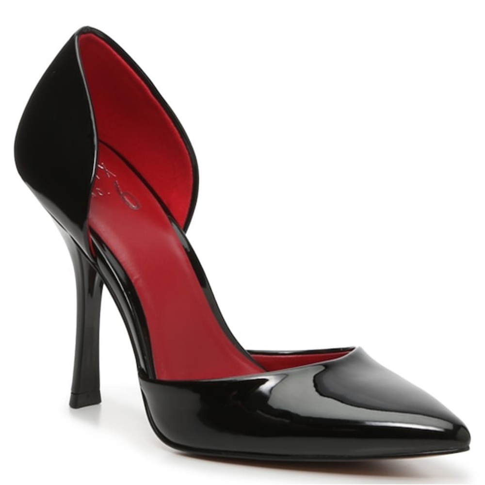 Black Pumps